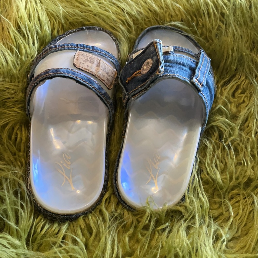 Customized Girls Slides - Picture 4 of 5